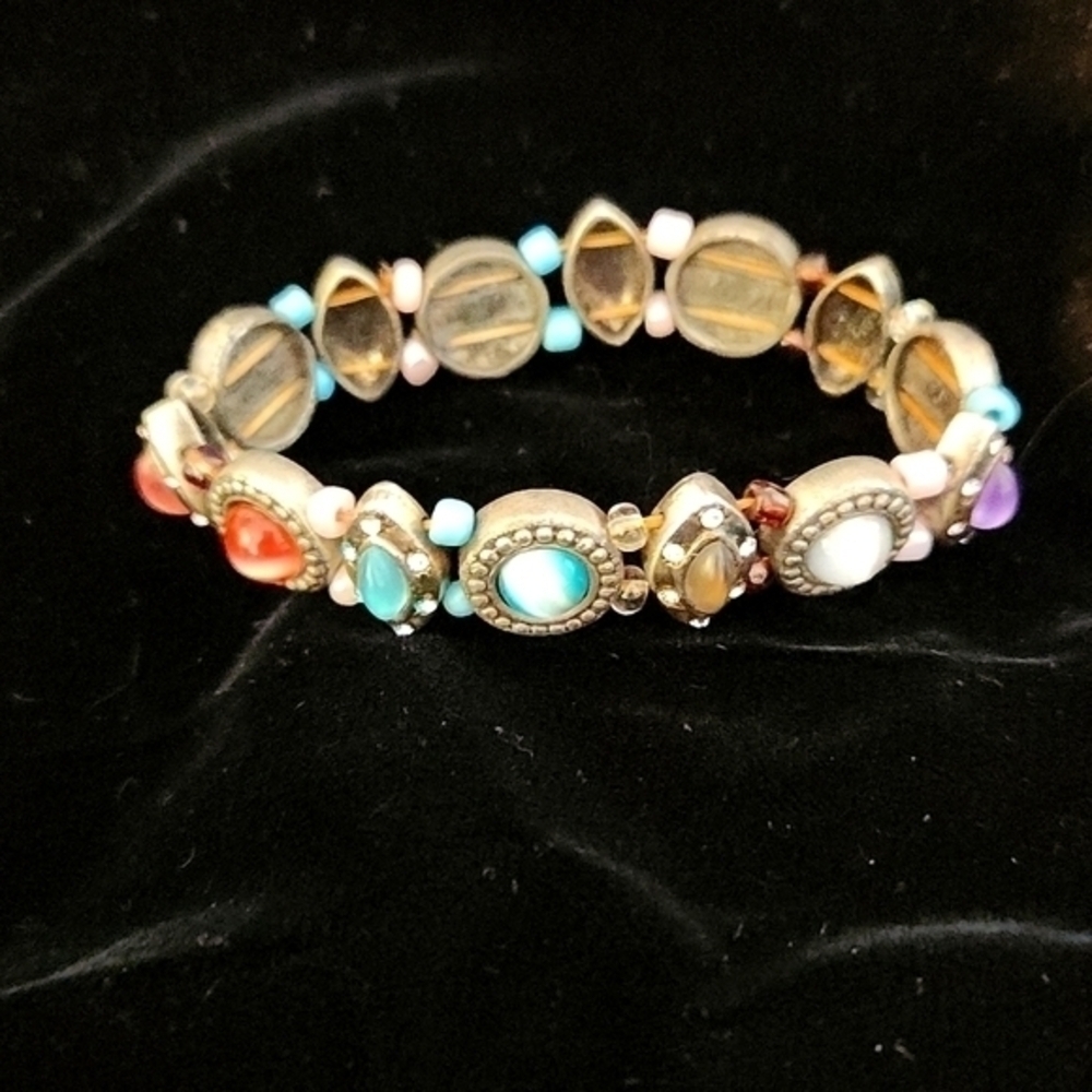 30. Pretty stretchy bracelet